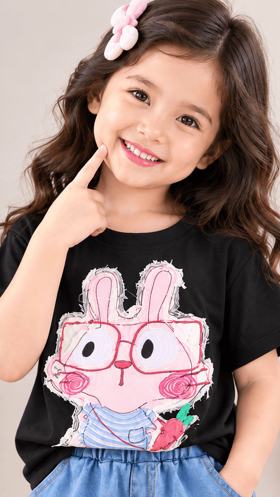 Girls black graphic T-shirt with blue denim shorts set